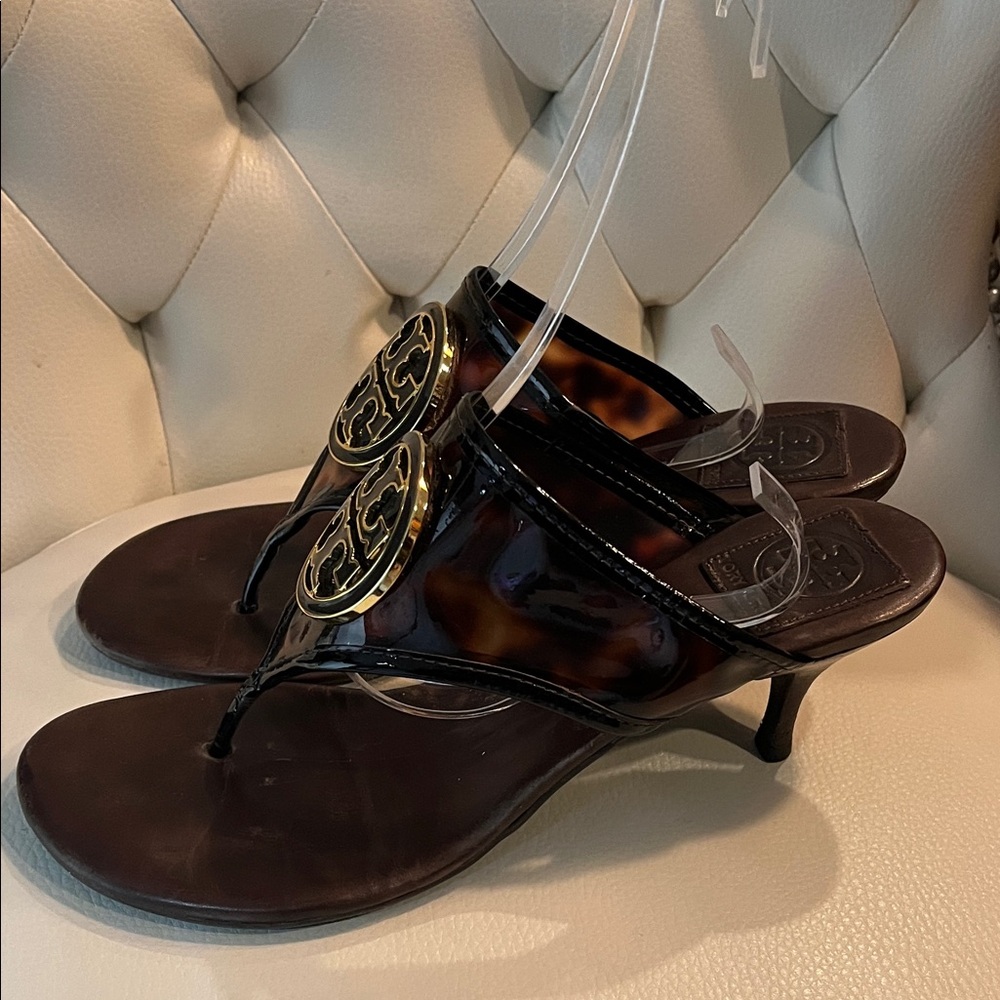 Tory Burch Brown Tortoiseshell Logo Thong Heeled Sandals 8 - Picture 12 of 16